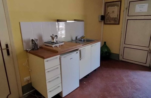 Certaldo Villa | Single double room with bathroom and kitchen to share.