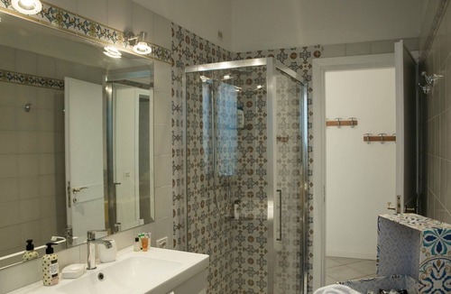 Sirmione Old Town Apartment | SMILE: Magnificent appartment in heart of Sirmione (splendid Castle View)