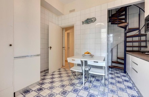 Santissima Annunziata Apartment | Spacious 5-bedroom apartment in charming Firenze with AC