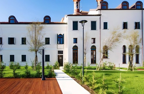 Pellestrina Apartment | Spacious Apartment for 6 Guests – Elevator Access near Venice