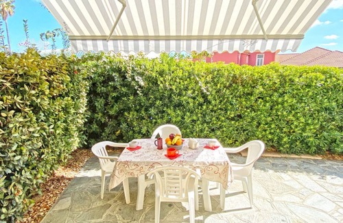 Santo Stefano al Mare Apartment | SPACIOUS APARTMENT 50 metres from the SEA with furnished garden