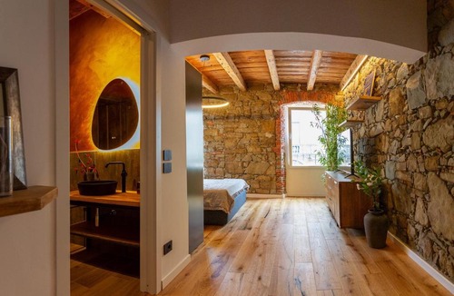 Cormons House | Stevoski Rooms - Modern Comfort in a Historic Stone House