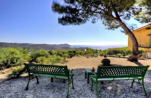 Poggi Apartment | Studio Apartment 'Bellavista' with Sea View, Shared Pool and Wi-Fi