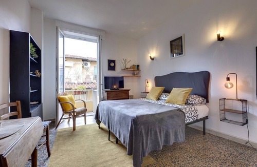 San Niccolo Apartment | Studio apartment with a Balcony next to the PONTE VECCHIO