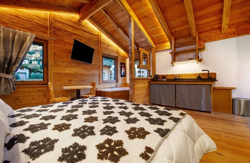 Aymavilles Apartment | Studio 'Con Idromassaggio' with Mountain View, Balcony and Wi-Fi