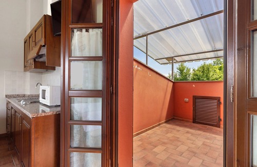 Montopoli in Val d'Arno Apartment | Studio Apartment 'Numero 4' with Shared Garden, Balcony and Air Conditioning