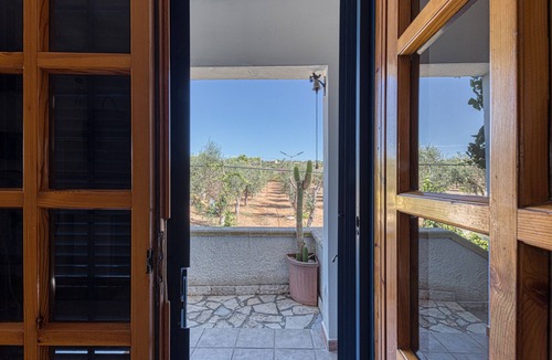 Torre Pali Apartment | Studio Monolocale Margherita with Sea View, Balcony & Wi-Fi