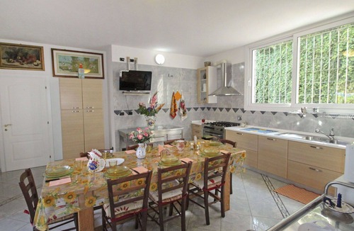 Bobolino Villa | Stunning villa with A/C, hot tub, WIFI, private pool, TV, terrace, pets allowed and panoramic v.