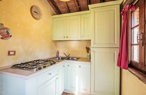 Pari Villa | Stunning private villa for 4 people with WIFI, patio, pets allowed and panoramic view