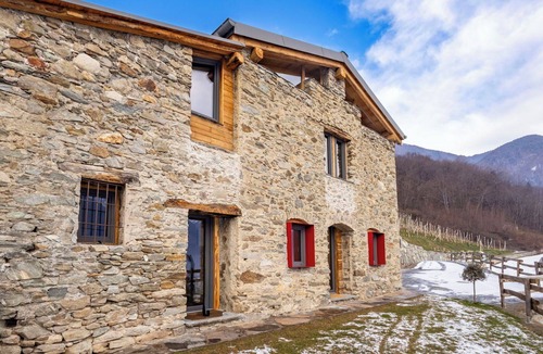Buglio in Monte House | Stunning private villa for 5 people with WIFI, TV, terrace and pets allowed