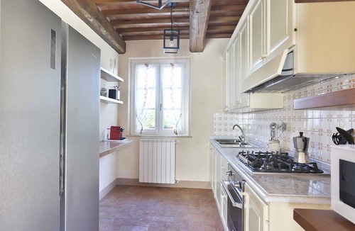 Cascine-La Croce Villa | Stunning private villa with WIFI, private pool, A/C, TV, veranda and panoramic view, close to Lu.