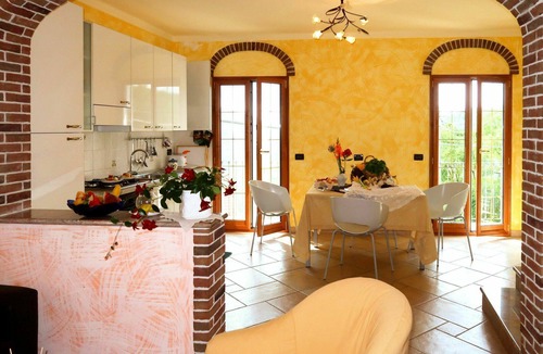 Caravonica House | Stunning private villa for 4 guests with WIFI, TV, terrace and panoramic view