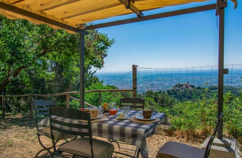 Macchino House | Stunning private villa for 2 guests with WIFI, A/C, hot tub, TV, patio and pets allowed