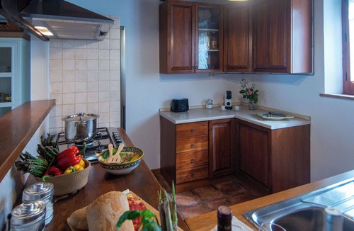 Panicale Villa | Stunning private villa for 6 people with private pool, A/C, WIFI, TV, patio and pets allowed