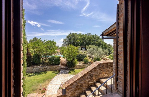 Todi Villa | Stunning private villa for 10 guests with private pool, WIFI, patio, pets allowed and panoramic .