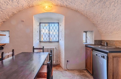 Calozzo House | Stunning private villa for 6 guests with WIFI, TV and patio