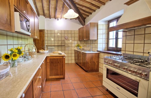 Cetona Villa | Stunning private villa for 20 people with WIFI, private pool, A/C, TV, patio and panoramic view