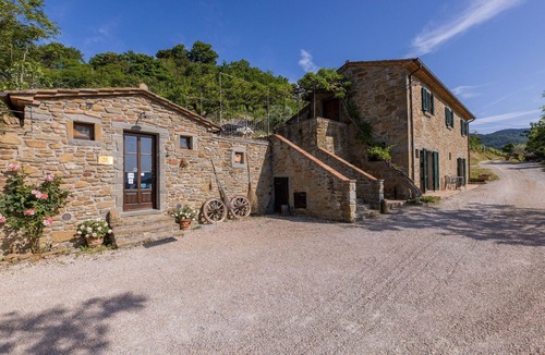 Cortona Villa | Stunning private villa for 10 guests with WIFI, A/C, private pool, TV and panoramic view