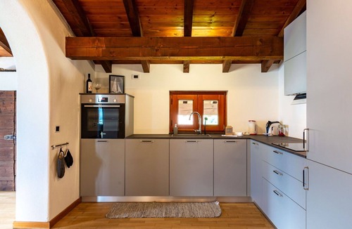 Vercana House | Stunning private villa for 12 guests with WIFI, TV and patio