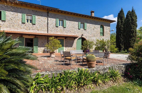 Vinci Villa | Stunning private villa with WIFI, A/C, private pool, TV, patio, pets allowed and panoramic view