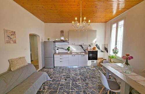 Ronchi Villa | Stunning villa for 5 guests with WIFI, TV, terrace and pets allowed, close to Forte Dei Marmi