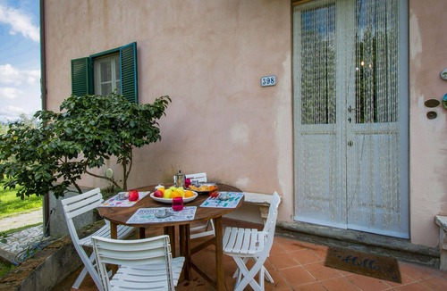 Vicopelago Villa | Stunning villa for 7 guests with WIFI, private pool, TV, terrace and pets allowed