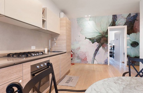 Borgo Roma Apartment | Suite Adige with Private Terrace, Wi-Fi and Air Conditioning