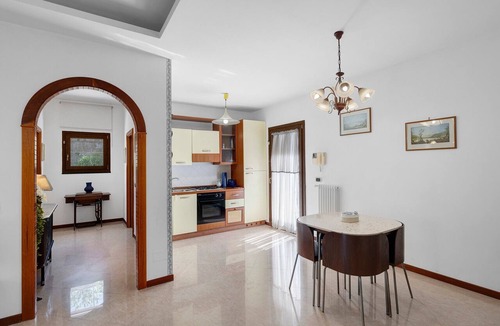 Licola Apartment | Suite Ermosa: Independent Apartment in Villa with Private Garden, Wi-Fi & Air Conditioning