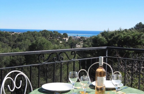 Cagnes-sur-Mer Villa | Sunny Villa 2- Bedroom sea view private pool & garden quiet, 6 mn from the beach