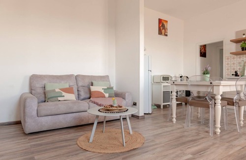 San Romano Apartment | Tarallino House Apartment with Private Terrace, Wi-Fi and Air Conditioning