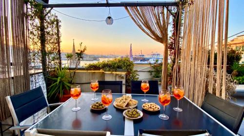San Teodoro Apartment | Terrazza su Genova - 300sqm Rooftop Penthouse w Sea & City Views - Close to Aquarium