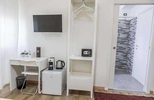 Province of Cagliari House | The Phoenix Suites, within walking distance of downtown and the Korian and 2 km walk to the sea