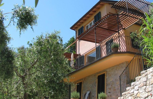 Pugliola House | "The Ulivi" inside Le Agavi Private Park, shared Pool and Tennis 200m far, Sea View Apartment 2 AC BDR, 2BTH, parking next home and private garage in Lerici! Cooking Lesson and Wine Tasting