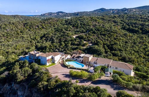 Baja Sardinia Apartment | Three-room apartment with 6 beds, about 65/70 sq m, living room with kitchenette, double or twin sofa bed, double bedroom, one twin bedroom or one bunk bed, bathroom. Apartments arranged on different levels. Spacious and elegantly furnished with fine
