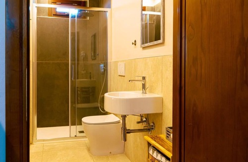 Le Piazze House | Tobacconist's flat on two floors consisting of 3 bedrooms and two bathrooms