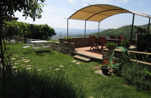 Saturnana Apartment | ULIVETO: house and panorama on the Pistoia hillside