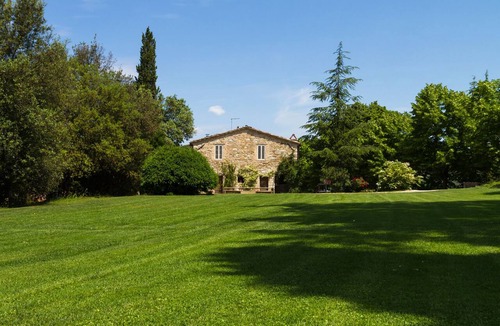 Montelaguardia House | Ulivo, painted apartment in a farmhouse 10 minutes driving from Perugia downtown