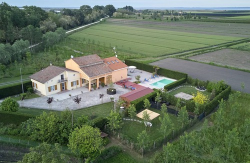 Codevigo Villa | Venetian Villa With Pool and Sauna