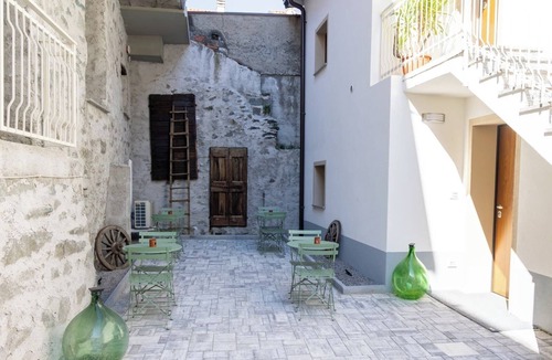 Capo di Ponte House | VICOLO STORICO Room - Grandfather Angelo's HOUSE