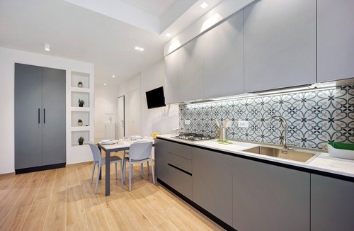 Diano Marina Apartment | ‘Victoria Family’ Apartment with Balcony, Wi-Fi & Air Conditioning