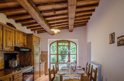 Pieve di Chio House | Villa Angelisa D: A characteristic and welcoming apartment surrounded by meadows and by green hills, with Free WI-FI.