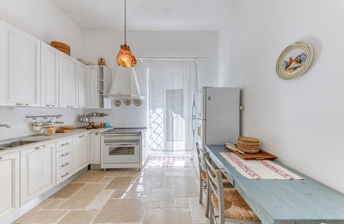 Castro Marina Apartment | Villa 'Blu La Patronale' with Sea View, Shared Pool and Wi-Fi