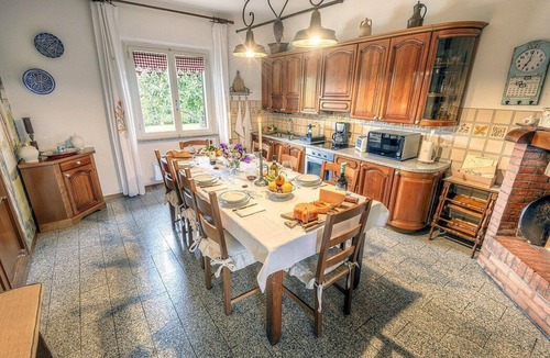 San Gimignano Apartment | Villa Bruma Piccola: A welcoming two-story apartment that is part of a villa surrounded by meadows and by green hills, with Free WI-FI.