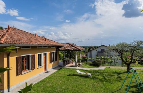 Albate Apartment | Villa Canturina - Private apartment in a villa with exclusive garden and free parking