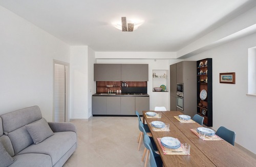 Sant'Agnello Apartment | Villa Cappuccini – Lower Floor Apartment with Shared Terrace, Wi-Fi & Air Conditioning