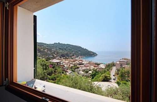 Bonassola Villa | Villa "Ciò" with Private Terrace and Wi-Fi