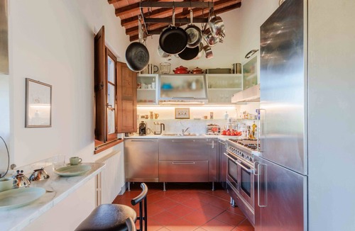 Lucca Villa | Villa Debby, 2 bedrooms Farmhouse with Pool on the Hills of Lucca