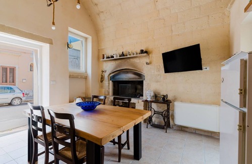 Uggiano la Chiesa Villa | Villa 'Dimora Storica Jolanda in Uggiano' with Shared Terrace, Wi-Fi and Air Conditioning