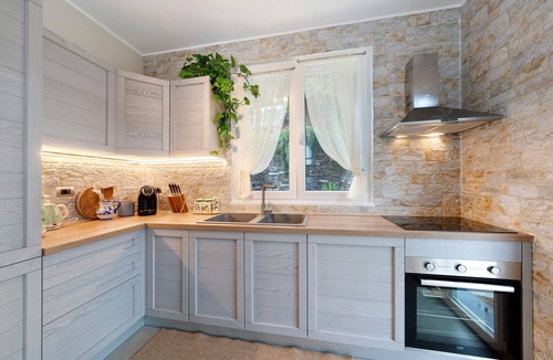 Rezza House | Villa 'Due Ulivi' with Private Terrace, Private Garden and Wi-Fi