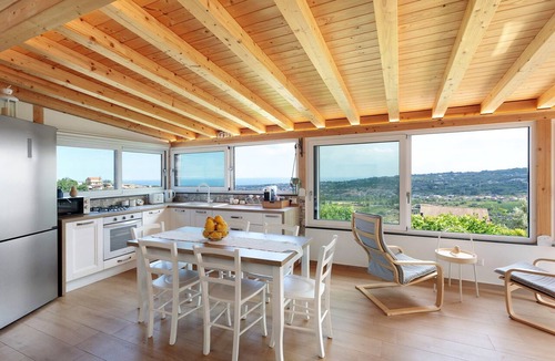 Coste Villa | Villa 'Found House - Sea & Etna View' with Sea View, Wi-Fi and Air Conditioning